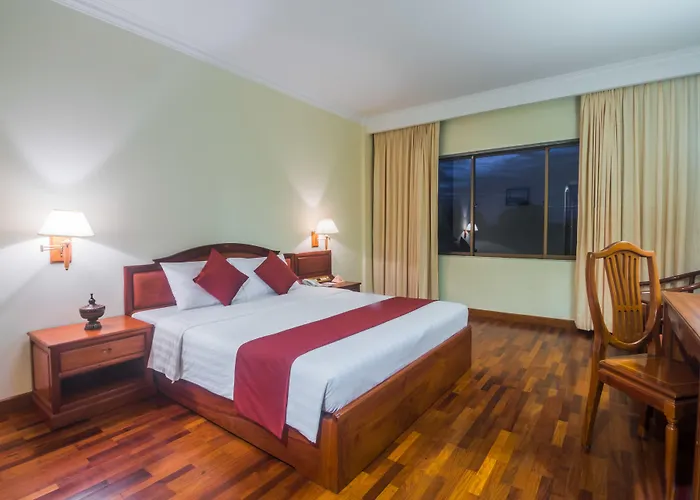 Khemara Angkor & 4*